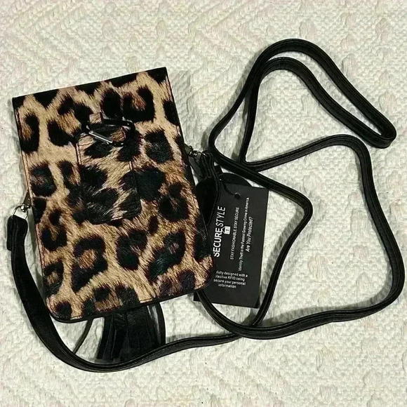 K. Carroll Leopard Print Crossbody Wallet Purse - Picture 3 of 4